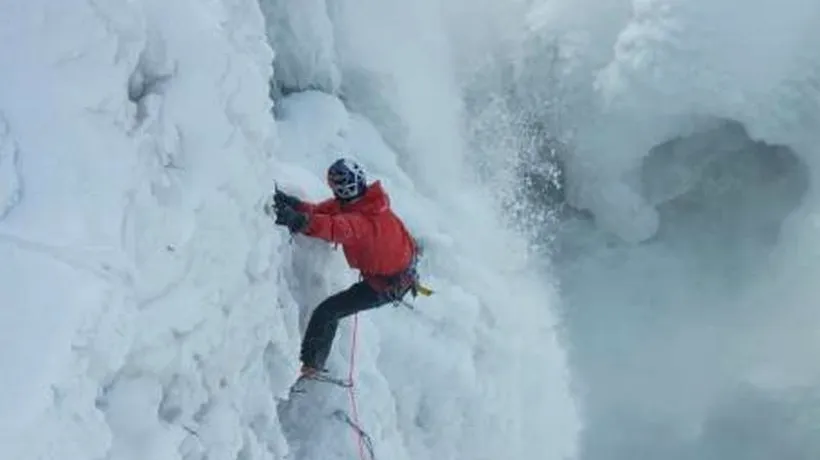 Un alpinist a escaladat în premieră Cascada Niagara. Cum a învins muntele de gheață