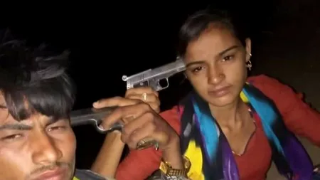 Poza cu semnificație tragică: Au postat selfie-ul online, dar ce a descoperit poliția după a șocat întreaga comunitate - FOTO