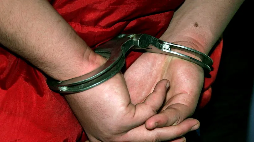 Un elev din Cluj a fost condamnat la zece luni de închisoare după ce ar fi falsificat peste 100 de adeverințe medicale