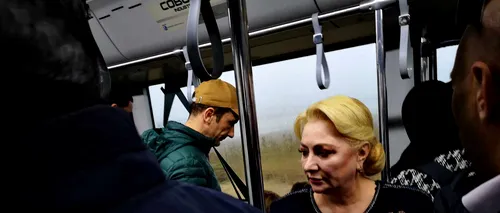 Viorica Dăncilă, surprinsă în autobuzul care ajută la debarcarea pasagerilor din avion, la Cluj | FOTO