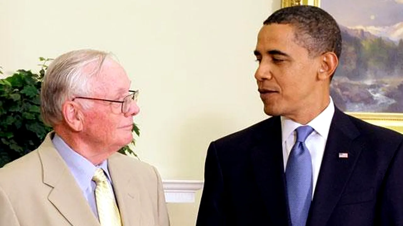 Barack Obama ordonă coborârea steagurilor în bernă în ziua funeraliilor lui Neil Armstrong