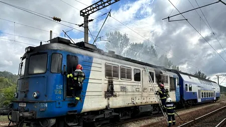 Locomotiva unui tren de călători a luat foc în gara Iclod, Cluj. Pasagerii s-au autoevacuat. Nici o victimă