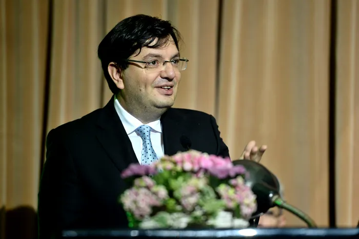 Soția fostului ministru al Sănătății, Nicolae Bănicioiu, Mihaela, a născut tripleți, sâmbătă, la Spitalul Filantropia