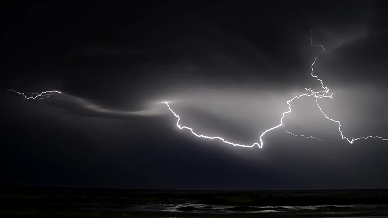 Atenţionare de călătorie pentru românii care merg în Spania: Fenomene meteo extreme