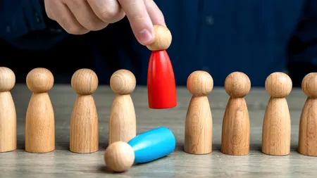 Val de concedieri la o fabrică din România. Se oferă salarii compensatorii pentru ca angajații să-și dea demisia