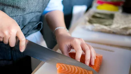 Atenție! File de somon, retras din magazinele Carrefour. La ce simptome trebuie să ajungi la medic