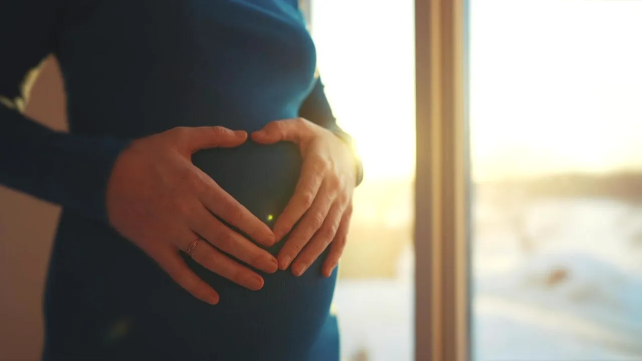 Metoda care ar putea elimina testele de sarcină invazive. Ce poate detecta un simplu test de sânge, mai nou