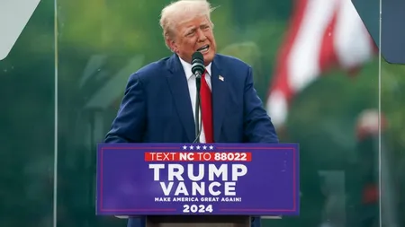 Donald Trump, protejat de STICLĂ ANTIGLONȚ, la primul miting în aer liber după tentativa de asasinat