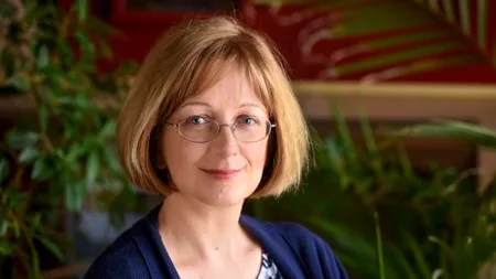 O profesoară din Timișoara formează olimpici la astronomie şi astrofizică. Care este povestea ei