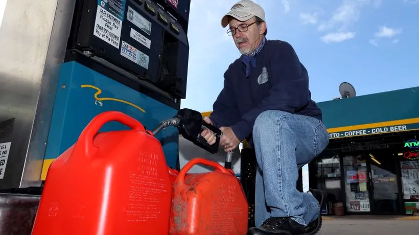 Benzina va fi RAȚIONALIZATĂ în New York, după uraganul Sandy. Cine va putea face plinul