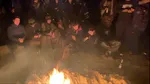 Vamaioții au încins distracția, pe plajă jurul focului de tabără. Muzică și petrecere sub cerul liber