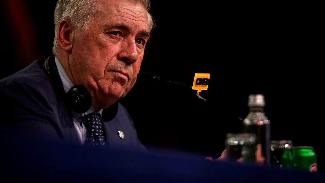 Carlo Ancelotti a ajuns ținta glumelor românului care a jucat la AC Milan, dar care a ajuns paznic la aeroport: „Te pup Carleto. Mai ții minte asta?”