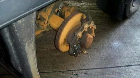 Un român conducea un TIR fără una dintre roți, pe o autostradă din Germania. Ce au mai descoperit polițiștii, când l-au oprit pe șofer