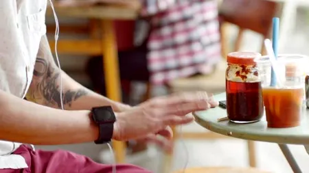 Apple ar fi prezentat iWatch în ultima sa reclamă la iPhone 5. VIDEO