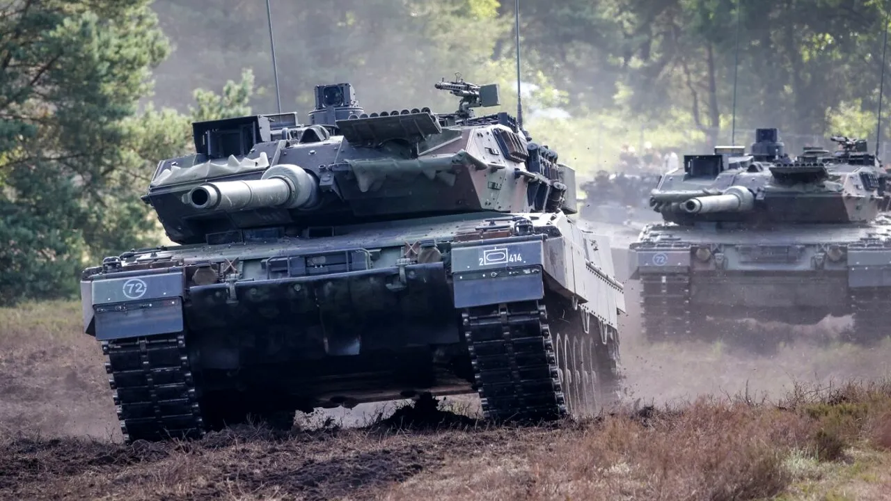 Germania ia în calcul achiziția a 1.000 de noi tancuri și 2.500 de vehicule blindate, o investiție de 25 de MILIARDE de euro - Bloomberg
