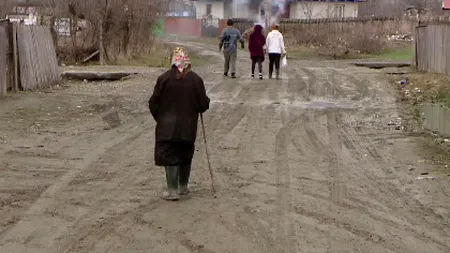 Procurorii, uimiți de ce au găsit într-o comună din Vaslui: un orb face școala de șoferi, iar înapoiați mintal sunt premianți la școală