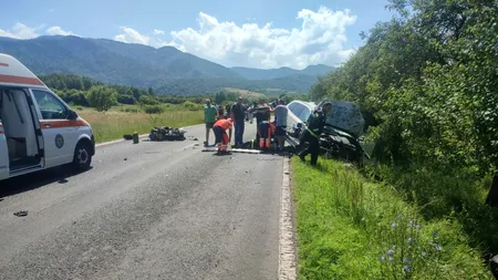VIDEO | O femeie în vârstă de 54 de ani, din Petroșani, a intrat în coliziune cu un grup de 6 motocicliști. Doi dintre ei au murit