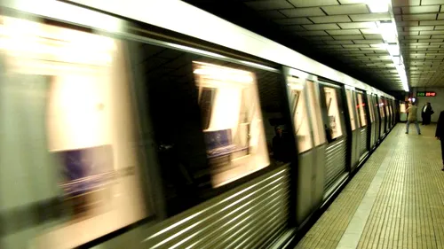 Una dintre ieşirile de la staţia de metrou Ştefan cel Mare se închide, în perioada 10-21 mai, pentru lucrări de refacere a finisajelor