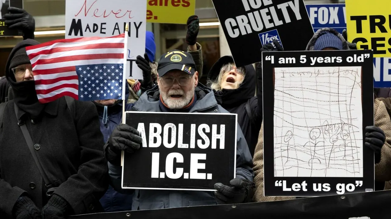 Victorie în instanță împotriva ICE. Un judecător american a interzis agenților federali să folosească armele de dispersie împotriva protestatarilor din Portland