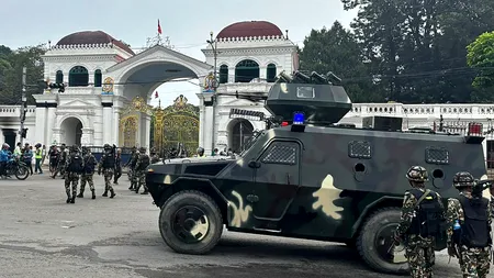 Soldații continuă să patruleze pe străzile din NEPAL după instituirea stării de asediu/ Autoritățile vor purta discuții cu protestatarii