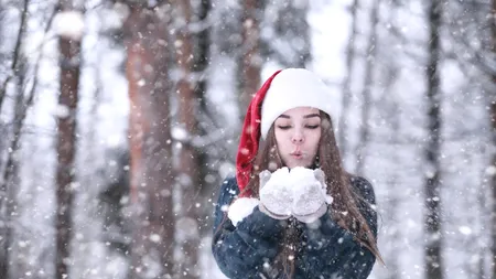 Vreme de IARNĂ severă în România: Ninsori, viscol și ger în weekend