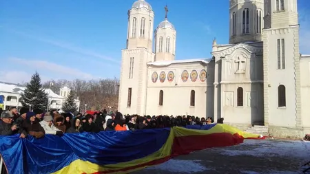 Sfântul Andrei, sărbătorit de mii de pelerini, în PEȘTERĂ, la Constanța