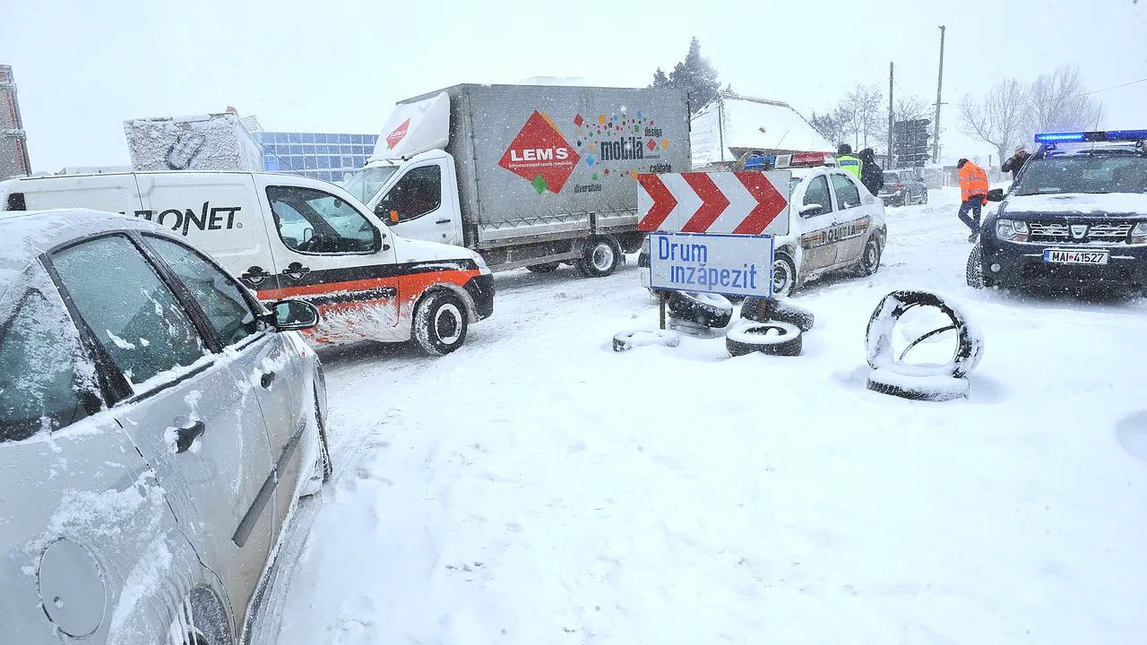 Nouă informare ANM: Zece județe și Capitala rămân sub COD PORTOCALIU de viscol și ninsori, alte 17 sub COD GALBEN. Școli și drumuri închise, peste 60 de trenuri anulate în toată țara. HARTA regiunilor afectate. UPDATE
