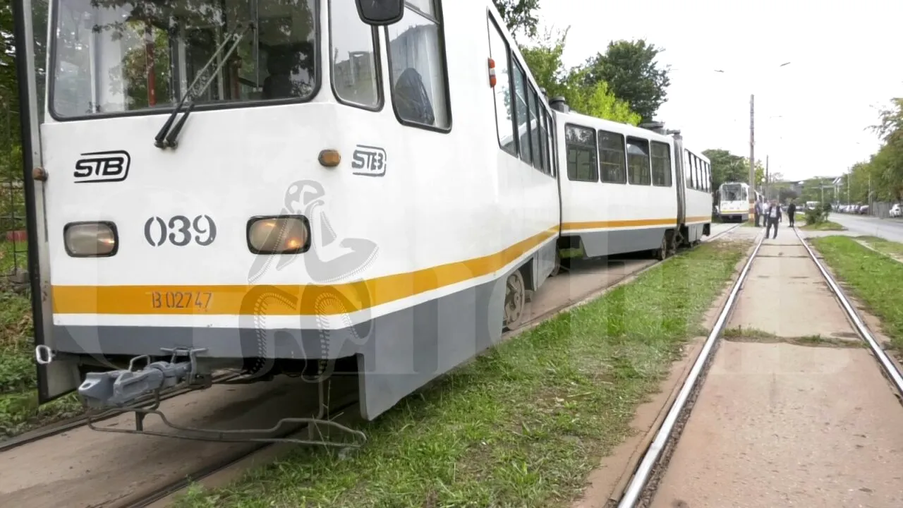 EXCLUSIV | Un tramvai a deraiat de pe șine, în Pipera, din cauza stării proaste a acestora - VIDEO