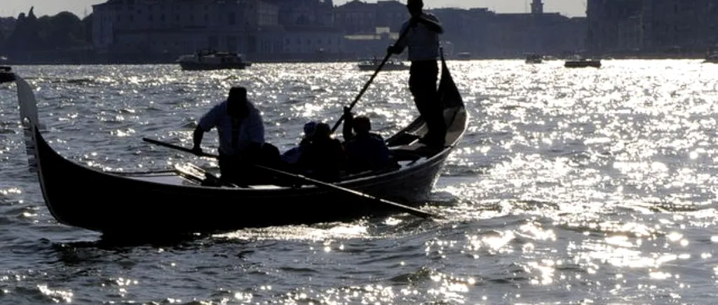 Cât a plătit un cuplu de ruși ca să se plimbe cu gondola pe canalele Veneției