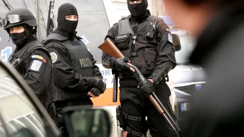 Percheziții în București și șapte județe, la persoane suspectate că dețin ilegal arme
