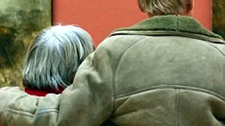 Facem acte LA NOTAR! Un bătrân de 85 de ani din Vaslui vrea să-i dea AVEREA celei care va avea grijă de el până LA MOARTE