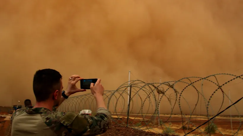 ALERTĂ. Militarii români din Mali, martorii unui fenomen meteo impresionant și de necontrolat