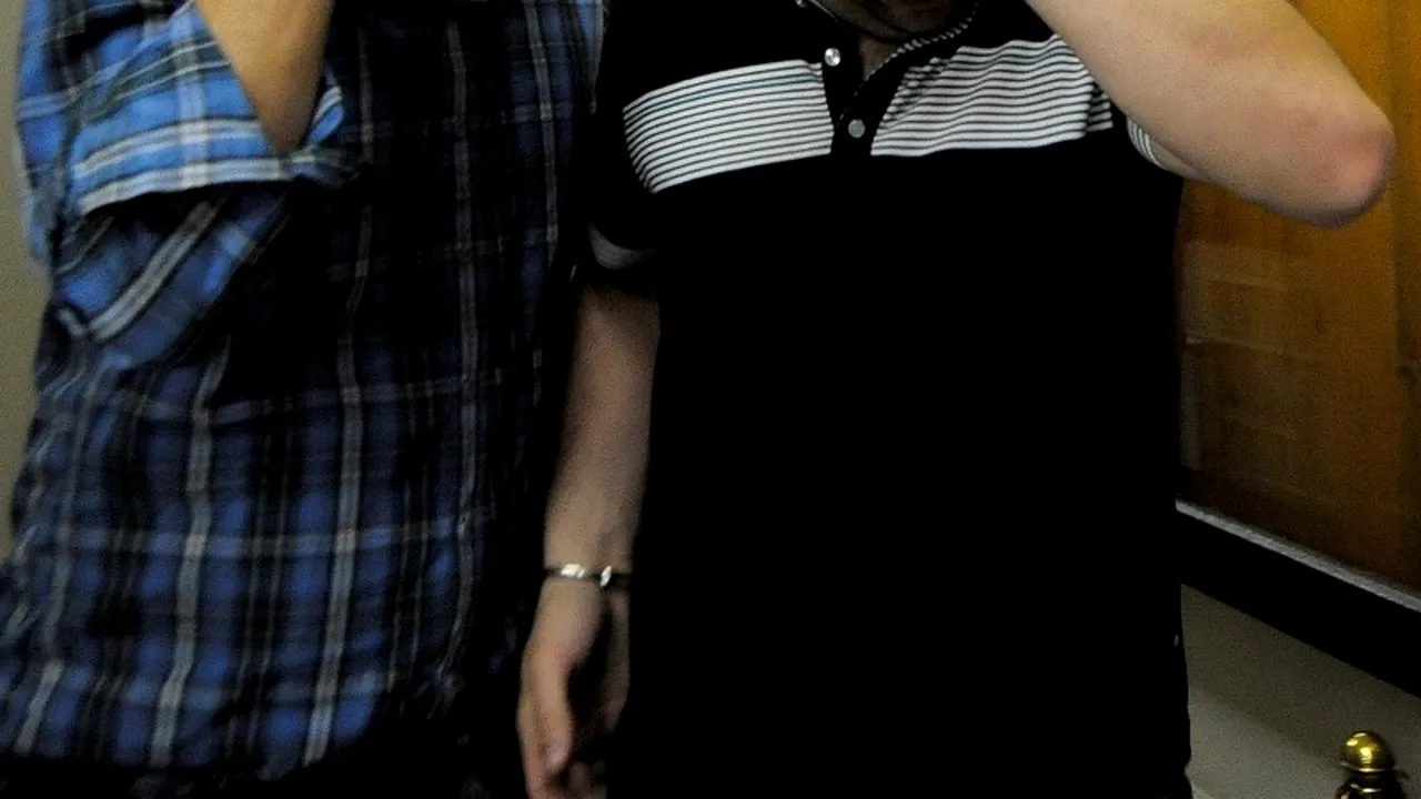 Doi bărbați din Prahova, acuzați că au înșelat 36 de persoane prin metoda 