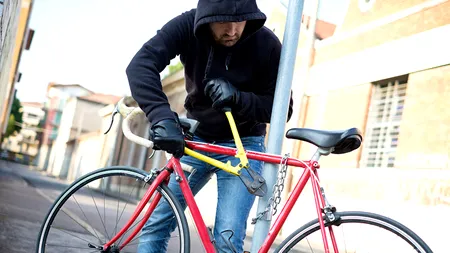 Metoda prin care patru români au reușit să FURE biciclete în valoare de 200.000 de euro din Italia