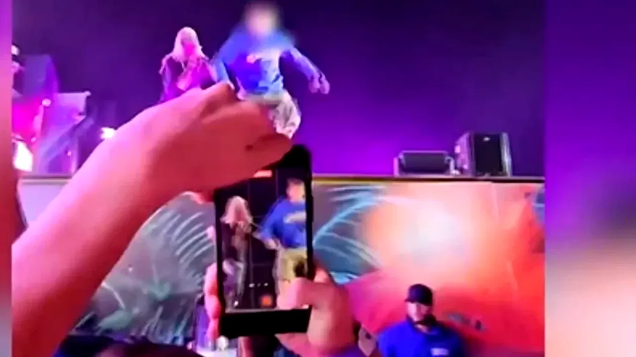 Care este starea lui Nicolas, ADOLESCENTUL care s-a rănit grav, după ce a sărit de pe scenă la Beach Please: 