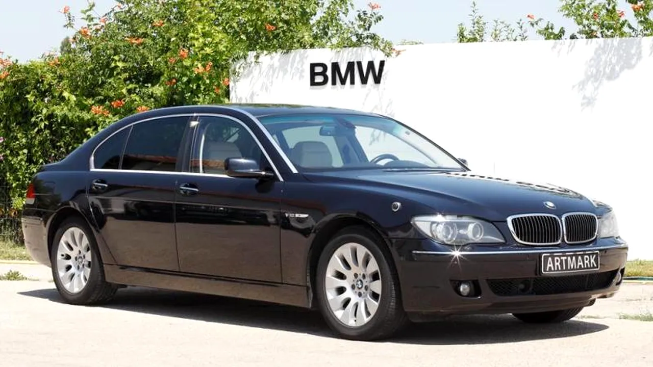 GALERIE FOTO. Limuzina Regelui Mihai - scoasă la licitație. Ce preț de pornire are 