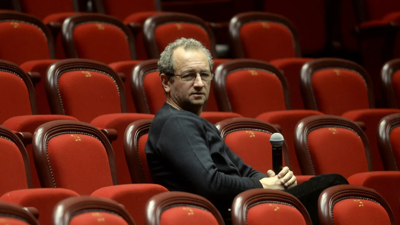 Cine este puric când vorbește Dan Puric. Cronică în trei acte a unui „one man show