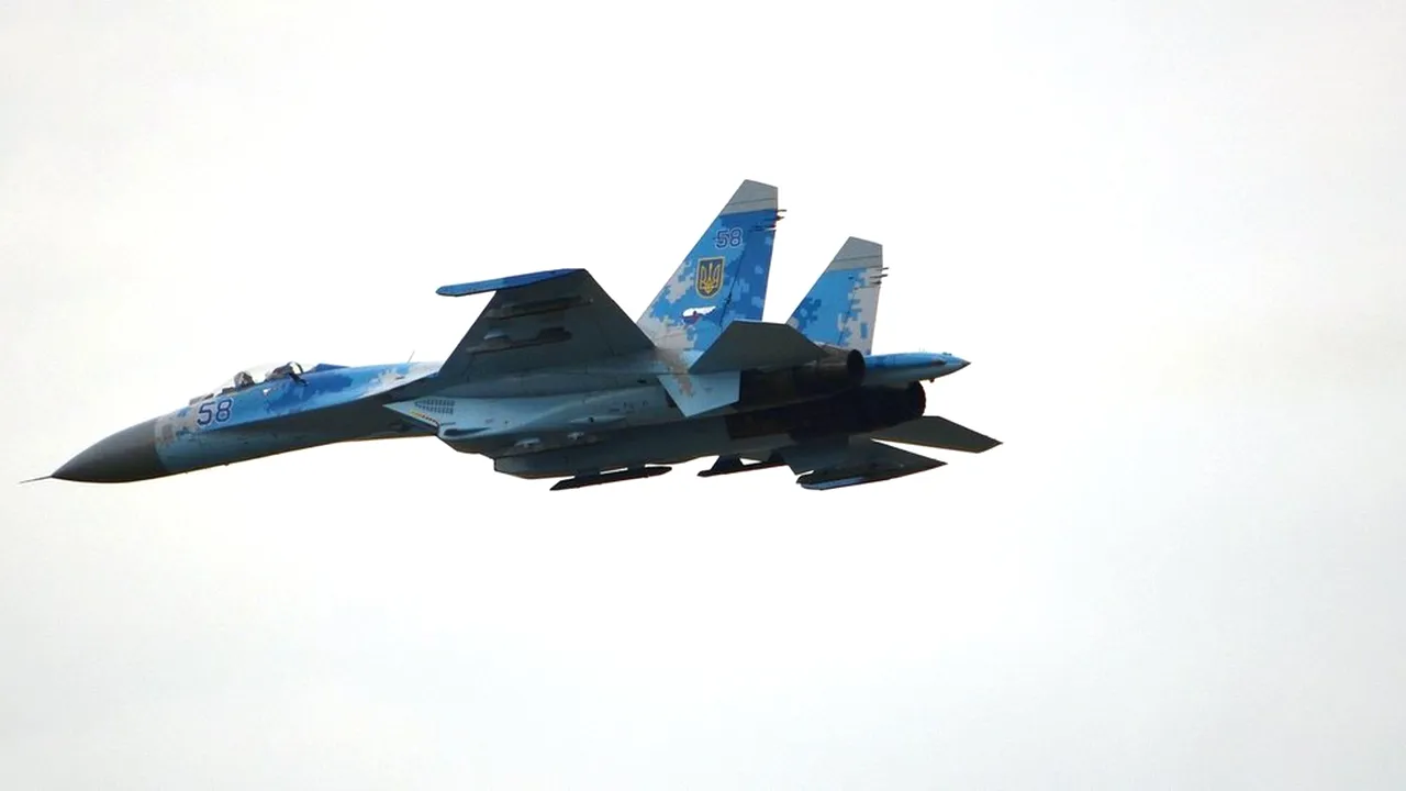 Procurorii militari analizează situația avionului militar ucrainean care a aterizat la Bacău