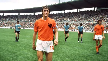 Johan Cruyff a fost omagiat în minutul 14 al meciului amical disputat împotriva Franței