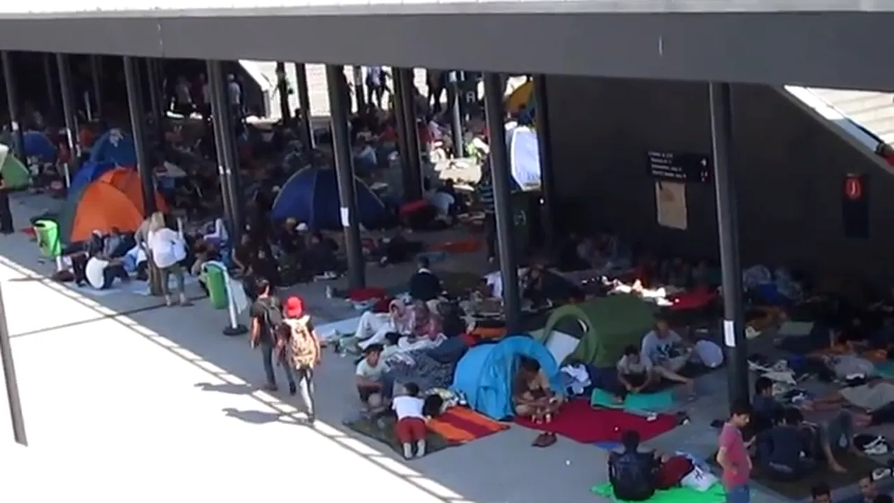 Sute de imigranți au protestat la gara Keleti din Budapesta