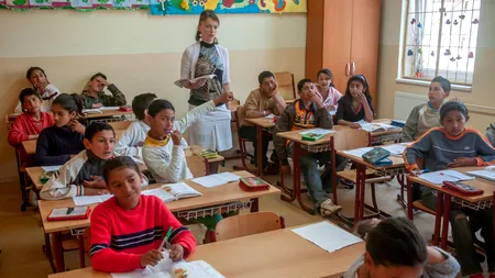 Singurul elev dintr-o comunitate de rromi care a terminat 12 clase vrea să se înscrie la facultate. Bunicii lui s-au opus pentru că încalcă TRADIȚIILE