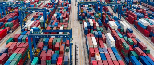 Noile focare de coronavirus din porturile Chinei ar putea afecta transportul naval mai mult decât blocarea Canalului Suez. Situația din America