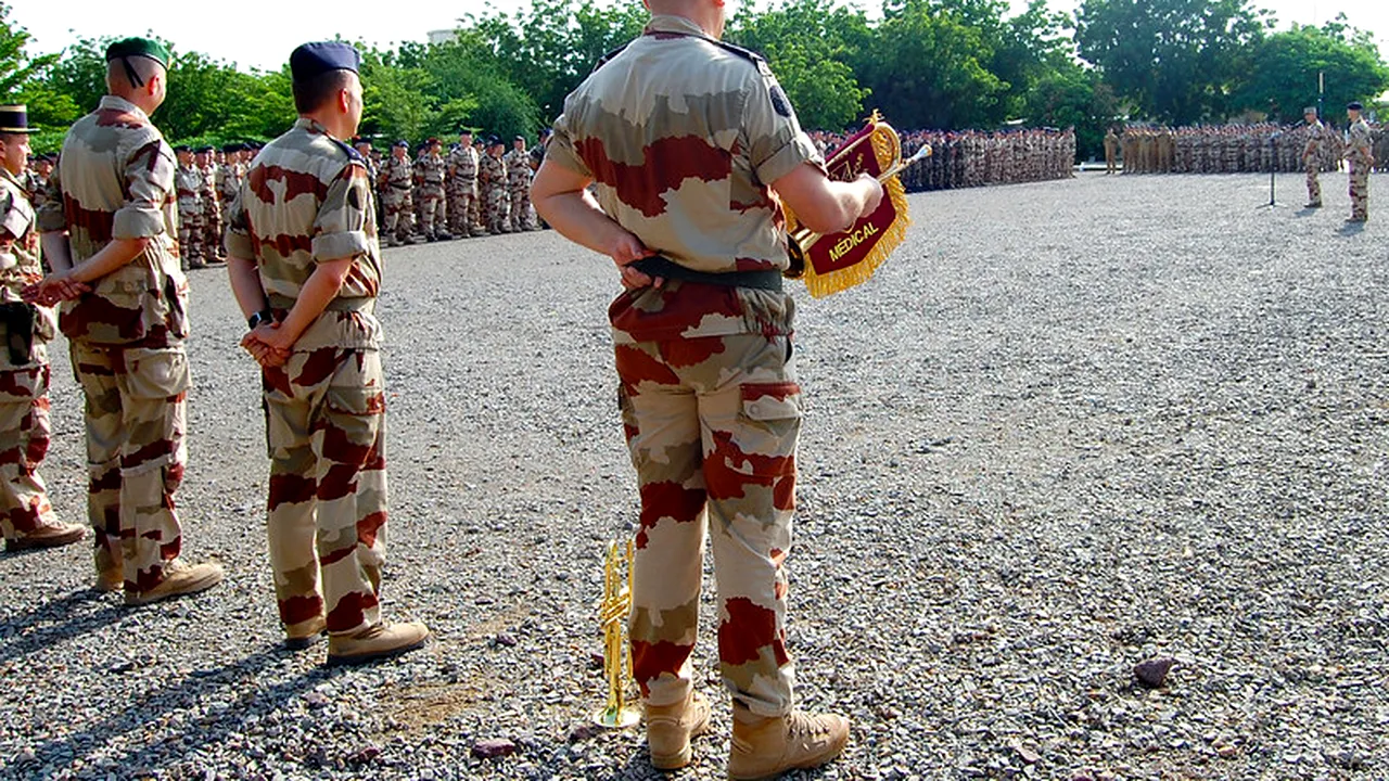 Țara care i-a dat ultimatum Franței. Parisul are 1 lună la dispoziție să își retragă trupele