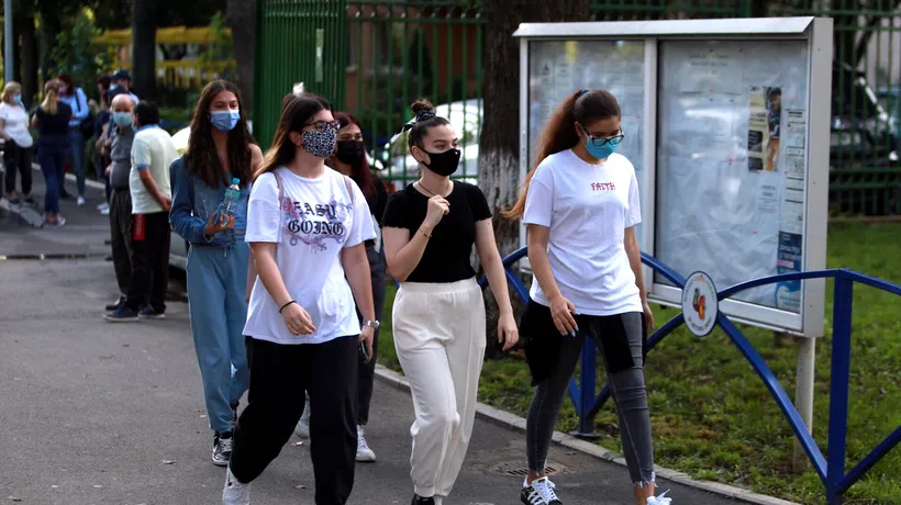 Elevii ies în stradă la protest în prima zi de școală: „Educația a ajuns bătaia de joc a autorităților din România”