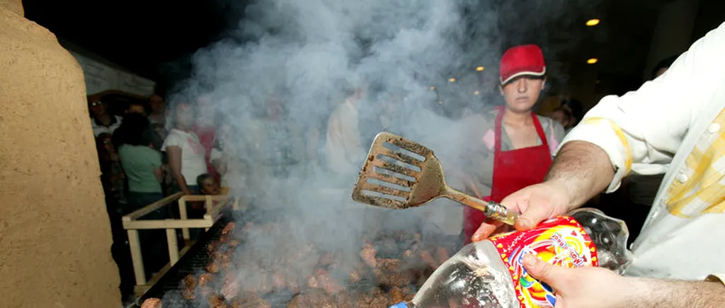 RĂZBOIUL CALORIILOR. Ce îngrașă mai mult dintre 100 de grame de mici, hamburger, ciocolată, pâine sau mere