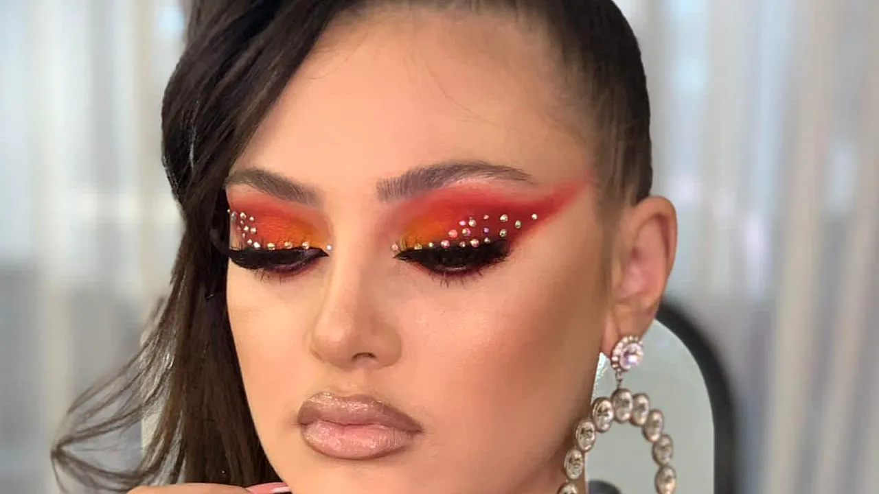 „Păpușa de la Glina” a devenit mamă la doar 17 ani. Tânăra cu trăsături angelice, aspru criticată pe Internet