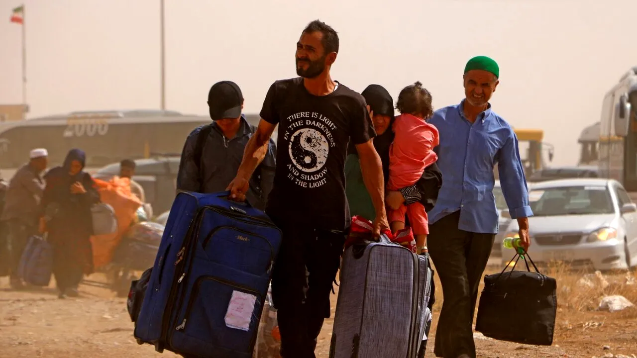 Iran: Aproape jumătate de milion de refugiați afgani au fost nevoiți să părăsească țara de la 1 iunie până în prezent. Care este motivul