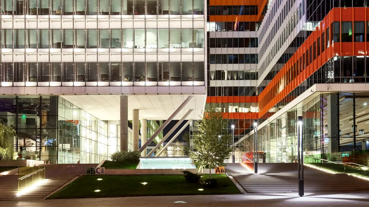 Mega-tranzacție pe piața închirierii de birouri. Globalworth și Banca Transilvania au semnat pentru un spațiu de 10.000 mp în clădirea Green Court