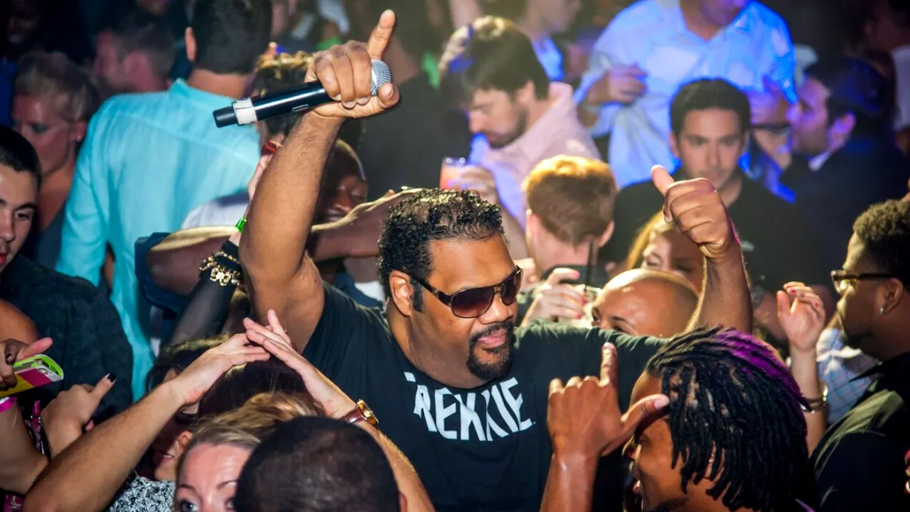 Ce a băut rapperul american Fatman Scoop, înainte de a MURI după ce s-a prăbușit pe scenă la un concert. Ultimele sale cuvinte, filmate de fani