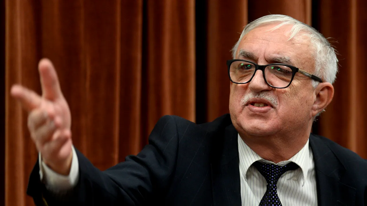 Fostul șef CCR: Pe procurori nu-i dai afară cum vrei tu. Președintele nu este obligat să-i revoce 